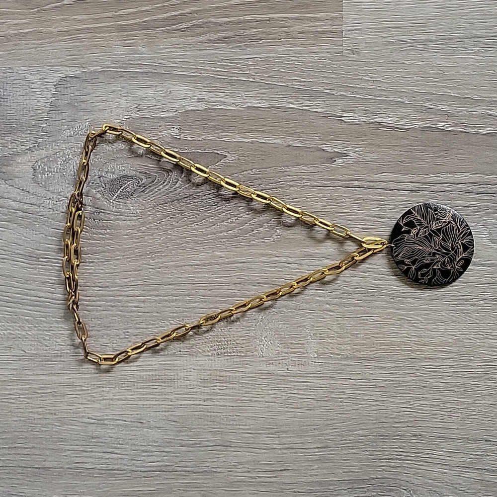 Vintage 70s vibe gold chain necklace with etched wood pendant